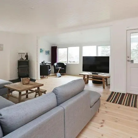 Σπίτι διακοπών Sleeps 6 Dronningmølle