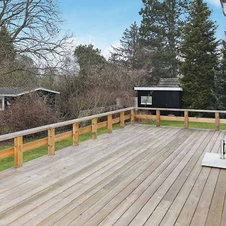 Sleeps 6